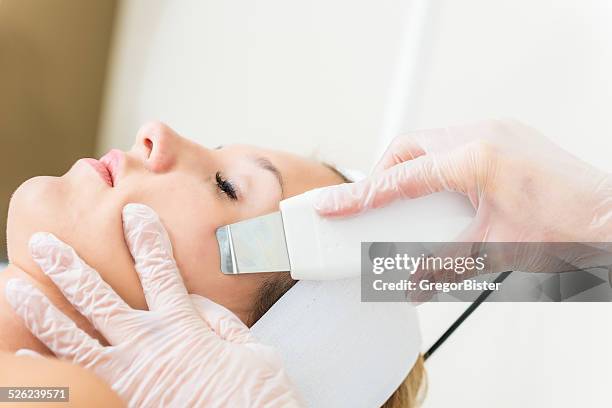 ultrasound skin cleaning - beauty laser stock pictures, royalty-free photos & images