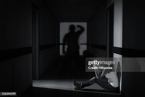 domestic abuse/violence - abuse stockfoto's en -beelden