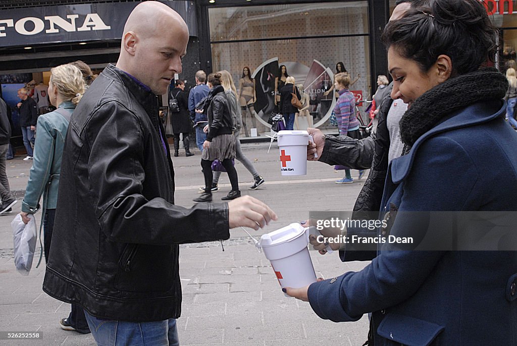 Danes donate for Pakistan Flood victems and other world trouble spots ,people valunteer for danish R
