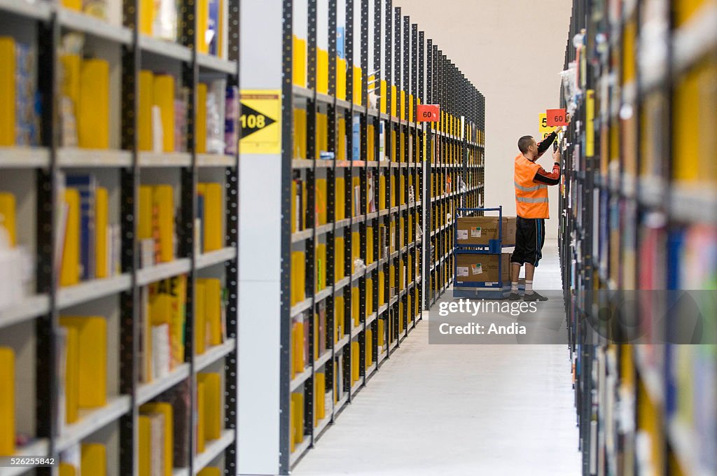 Amazon.fr logistics platform, covering a surface area of 36000m2 ...