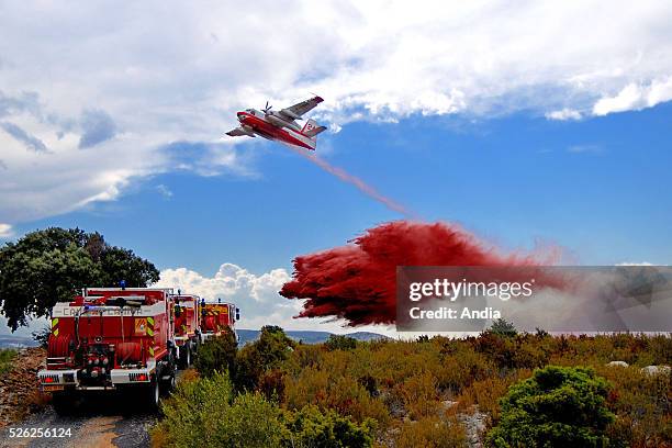 Aerial Stream Firefighting Aerial Firefighting Photos and Premium High Res Pictures - Getty Images
