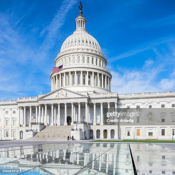 united states capitol with reflection in visitor center skylights - senate square stockfoto's en -beelden