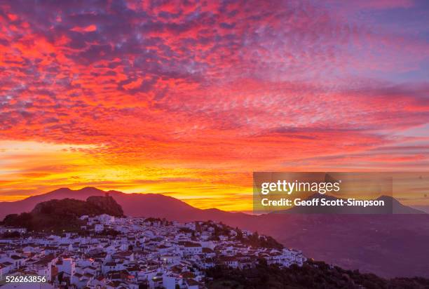 gaucin sunrise - gaucín fotografías e imágenes de stock