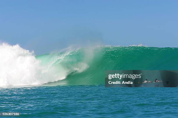 Mentawai Islands : surfing lifestyle. Outdoor; boardsports; to surf, to go surfing; surfer; Surfing; plank or board; board; water; wave; ocean; two;...