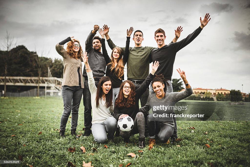 Gruppe der student posieren nach dem Spiel