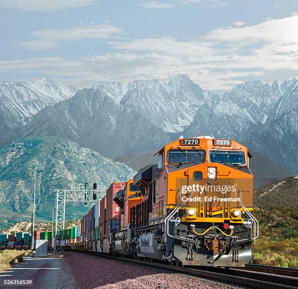 freight train in mountains - 貨物列車 ストックフォトと画像