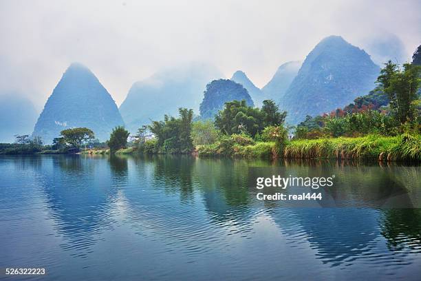 guilin river and peaks - li river stock pictures, royalty-free photos & images