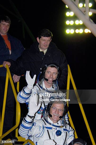 The Eneide Mission, with European Space Agency astronaut Roberto Vittori and the ISS Expedition 11 crew before lift off in the MIK preparation...