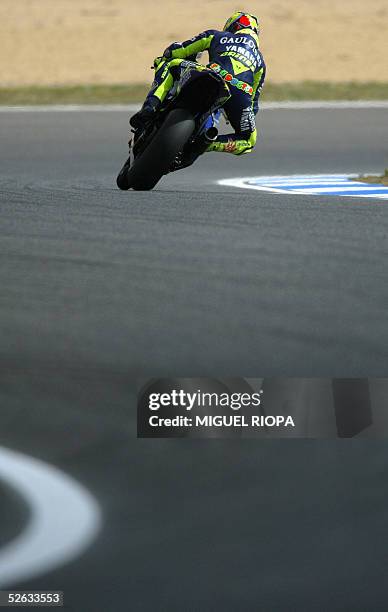 Italian rider Valentino Rossi takes a curve with his Yamaha during the free practice nr.1 round for the Moto GP at the Fernanda Pires da Silva...