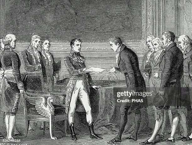 Napoleon Bonaparte . French Consulate . First consul delivered to the Swiss deputies the minutes of meditation. Engraving.