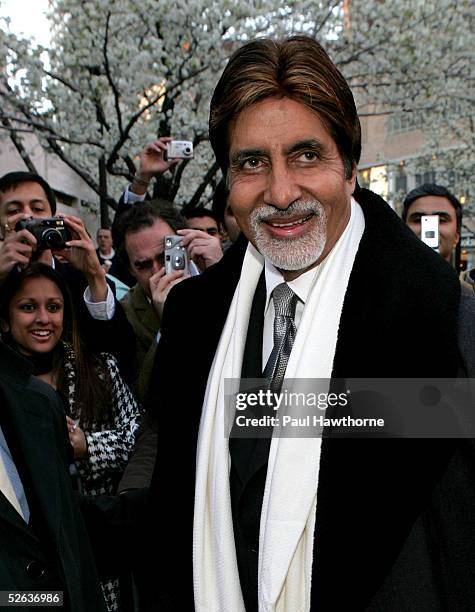 Bollywood actor Amitabh Bachchan arrives at Alice Tully Hall In Lincoln Center April 15, 2005 in New York City.