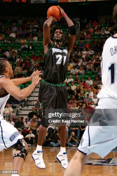 Kevin Garnett of the Minnesota Timberwolves shoots against the Utah Jazz on April 15, 2005 at the Delta Center in Salt Lake City, Utah. NOTE TO USER:...