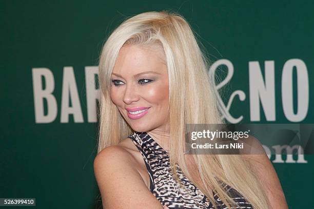 Jenna Jameson attends the "Sugar" book signing at the Fifth Avenue Barnes and Noble in New York City. �� LAN