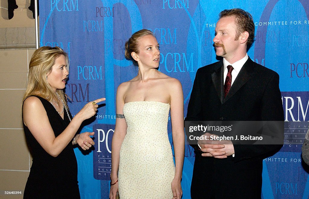 Alicia Silverstone, Alex Jamieson and Morgan Spurlok pose for photos
