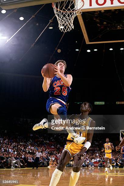 Mark Price of the Cleveland Cavaliers drives to the basket against the Los Angeles Lakers circa 1988 during an NBA game at the Forum in Los Angeles,...