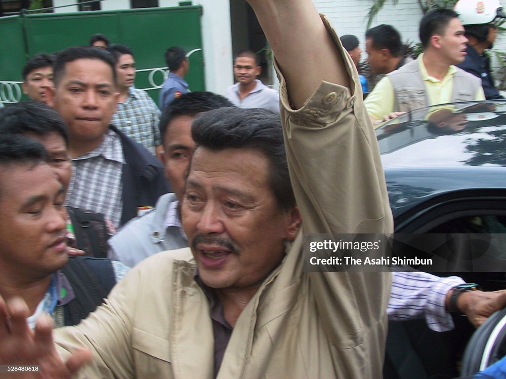 Gloria Arroyo Sworn In As Philippines New President