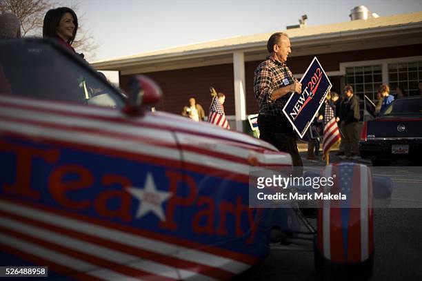 Jan. 18, 2012 - Easley, SC, USA - A diehard supporter of Republican Presidential candidate NEWT GINGRICH decorated his vehicle the 'Newt-mobile.'...