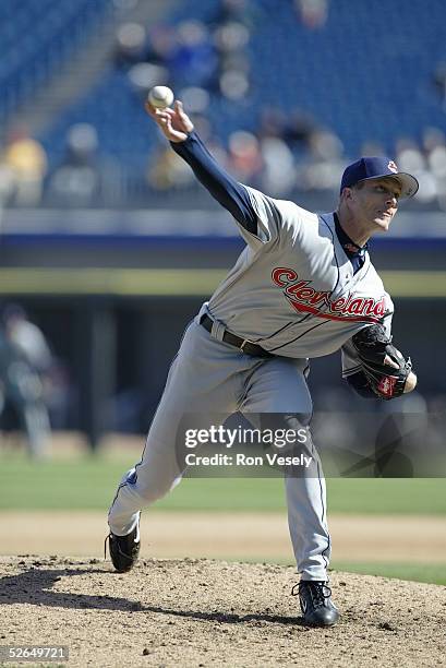 Bob Howry of the Cleveland Indians pitches during the game against the Chicago White Sox at U.S. Cellular Field on April 7, 2005 in Chicago,...