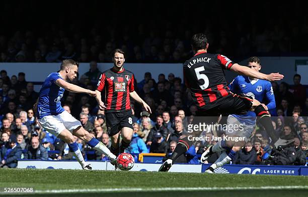 Tom Cleverley of Everton scores his team's first goal during the Barclays Premier League match between Everton and A.F.C. Bournemouth at Goodison...