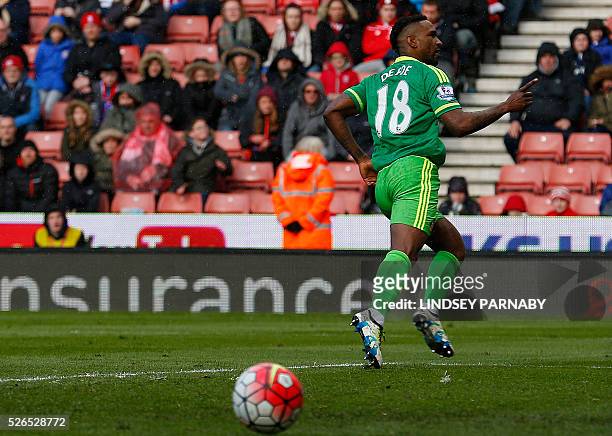 Sunderland's English forward Jermain Defoe celebrates scoring the equalising 1-1 goal during the English Premier League football match between Stoke...
