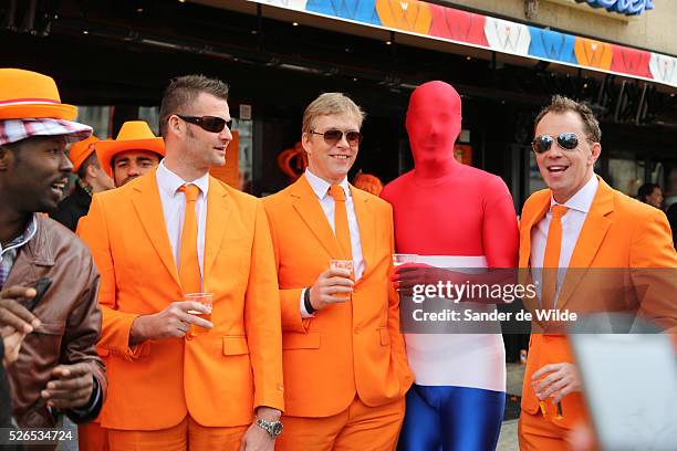 30th April 2013 Amsterdam, Netherlands. Queen Beatrix' abdication day, where her son Prince Willem-Alexander became King of the Netherlands. Men in...