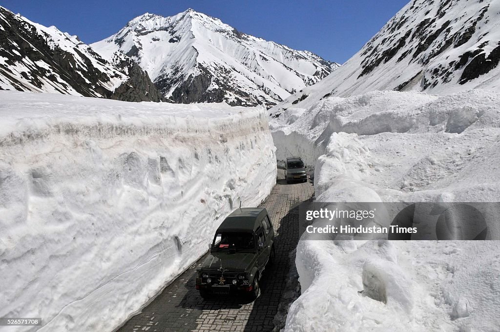 Srinagar-Leh Highway Partially Thrown Open To Traffic
