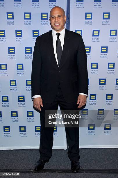 Cory Booker attends the "2015 Human Rights Campaign Greater New York Gala Dinner" at the Waldorf Astoria in New York City. �� LAN