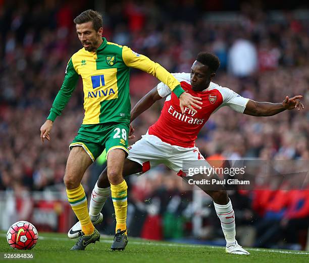 Danny Welbeck of Arsenal challenges Gary O'Neil of Norwich City during the Barclays Premier League match between Arsenal and Norwich City at The...