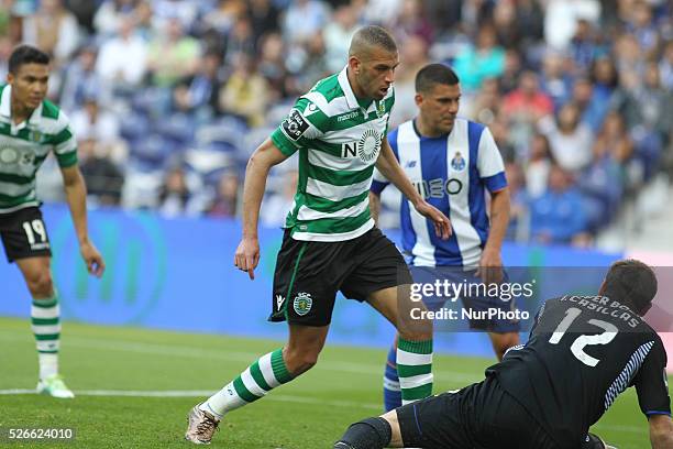 Sporting's Algerian forward Islam Slimani shooting for goal during the Premier League 2015/16 match between FC Porto and Sporting CP, at Drag��o...