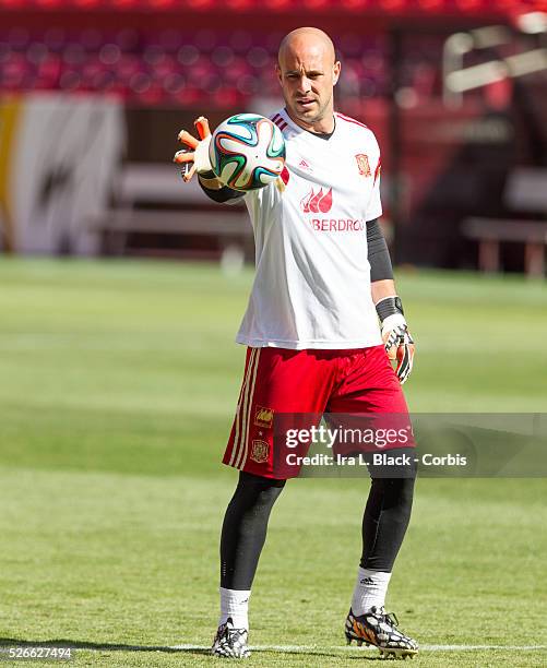 11 Spain National Team Goalkeeper Pepe Reina Stock Photos, High-Res