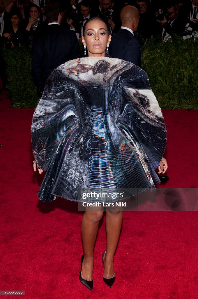 USA - 2015 Costume Institute Benefit Gala - ��China: Through The Looking Glass�� - Red Carpet Arrivals In New York