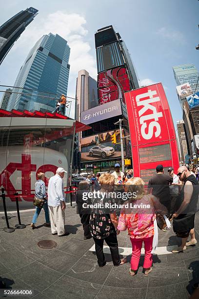Tkts Tkts Tickets Nyc Photos and Premium High Res Pictures - Getty Images