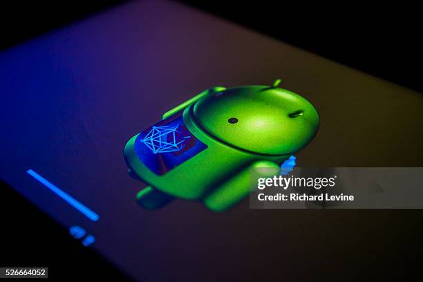 Little Man Android Android Mascot Photos and Premium High Res Pictures - Getty Images