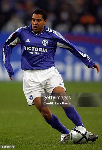 Bundesliga 04/05, Gelsenkirchen, 27.02.05; FC Schalke 04 - Hannover 96; AILTON/S04