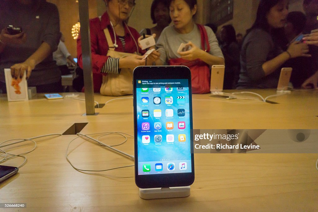Apple to fight court order to unlock terrorists' iPhone