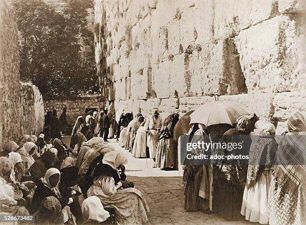 Jews praying at the Wailing wall in Jerusalem . Ca. 1890.