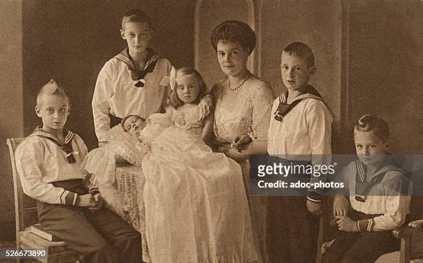Cecilie of Mecklenburg-Schwerin , Duchess of Mecklenburg-Schwerin, wife of Crown Prince Wilhelm of Prussia, born in Schwerin , with her six children....