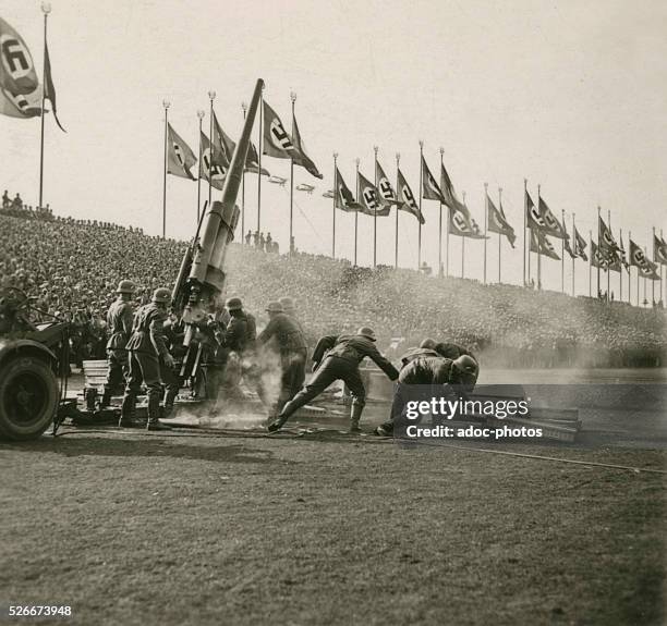 Third Reich. Nuremberg Congress of the National Socialist Party in 1936. Demonstration of anti-aircraft gun on the Luitpoldarena in Nuremberg . In...