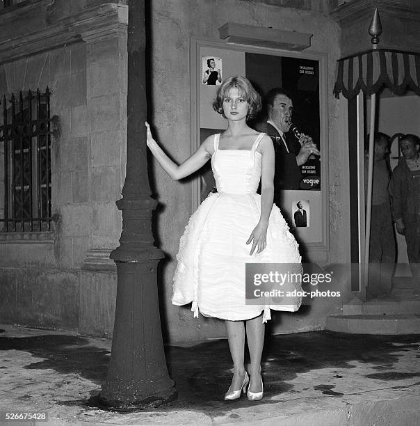 Mijanou Bardot on the shooting of the film "Une balle dans le canon" directed by Michel Deville and Charles G��rard. In 1958.