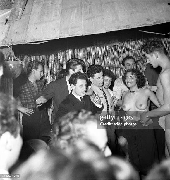 The club Tabou at Saint-Germain-des-Pr��s in Paris . In 1950.