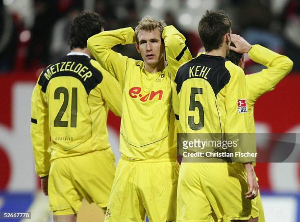 Bundesliga 04/05, Nuernberg, 06.03.05; 1. FC Nuernberg - Borussia Dortmund ; Christoph METZELDER, Markus BRZENSKA, Sebastian KEHL und Christian...