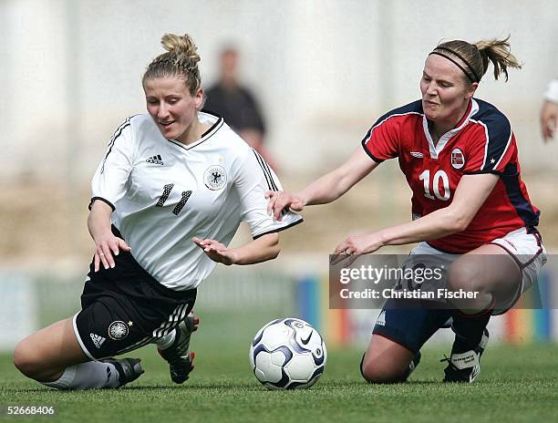Algarve Cup 2005, Silves, 11.03.05; Deutschland - Norwegen ; Anja MITTAG/GER gegen Unni LEHN/NOR
