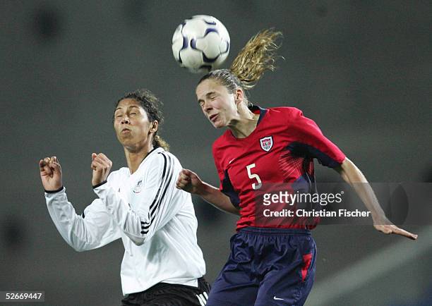 Algarve Cup 2005 Finale, Loule, 15.03.05; Deutschland - USA ; Steffi JONES/GER gegen Lindsay TARPLEY/USA