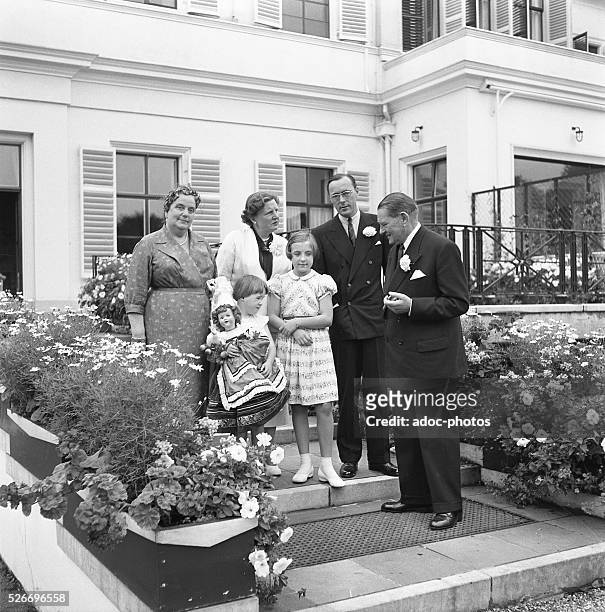 During the official visit of French President Ren�� Coty in the Netherlands. From left to right: Germaine Coty, Queen Juliana of the Netherlands,...