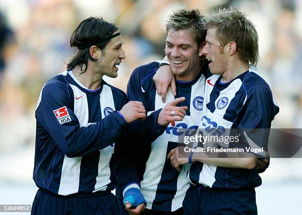 Bundesliga 04/05, Berlin, 19.03.05; Hertha BSC Berlin - Arminia Bielefeld; Niko KOVAC, Torschuetze Thorben MARX, Andreas Zecke NEUENDORF/Hertha...