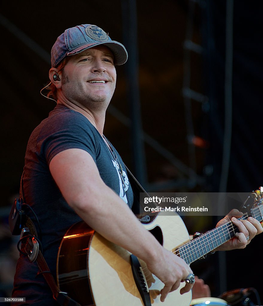 Jerrod Niemann at the Kicker Country Stampede