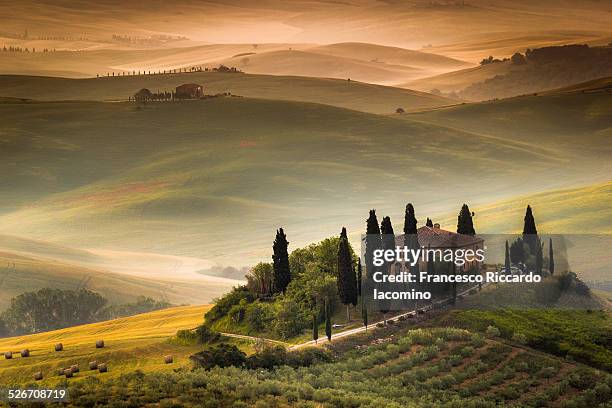 tuscan morning - tuscany villa stock-fotos und bilder