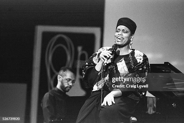 Dianne Reeves Photos Photos and Premium High Res Pictures - Getty Images