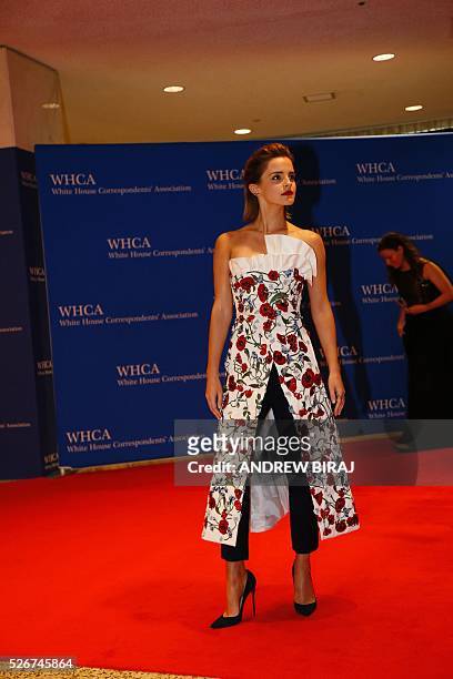 Actress Emma Watson arrives for the 102nd White House Correspondents' Association Dinner in Washington, DC, on April 30, 2016. / AFP / Andrew Biraj