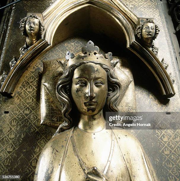 Gilt-bronze tomb effigy of Queen Eleanor of Castile on her tomb in Westminster Abbey. | Detail of: Tomb Effigy of Eleanor of Castile.